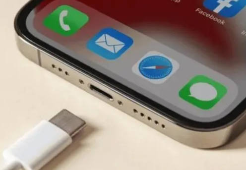 夏县苹果15维修分享iPhone15改USB-C接口后能和安卓用户互借充电器吗